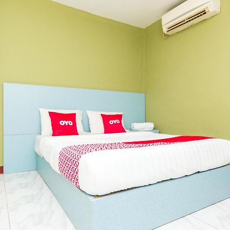 Vaccinated Staff - Oyo 1703 Terang Bintang Hotel Batam Exterior photo