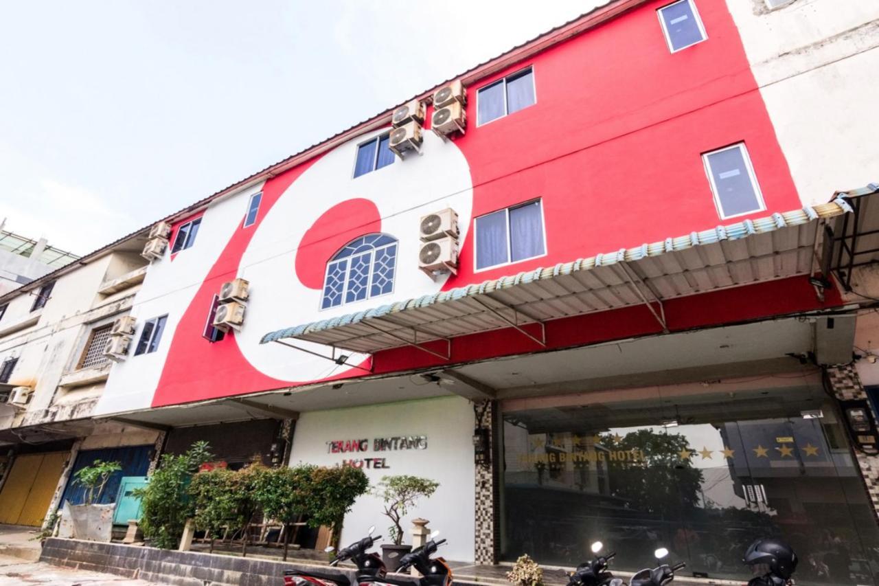 Vaccinated Staff - Oyo 1703 Terang Bintang Hotel Batam Exterior photo
