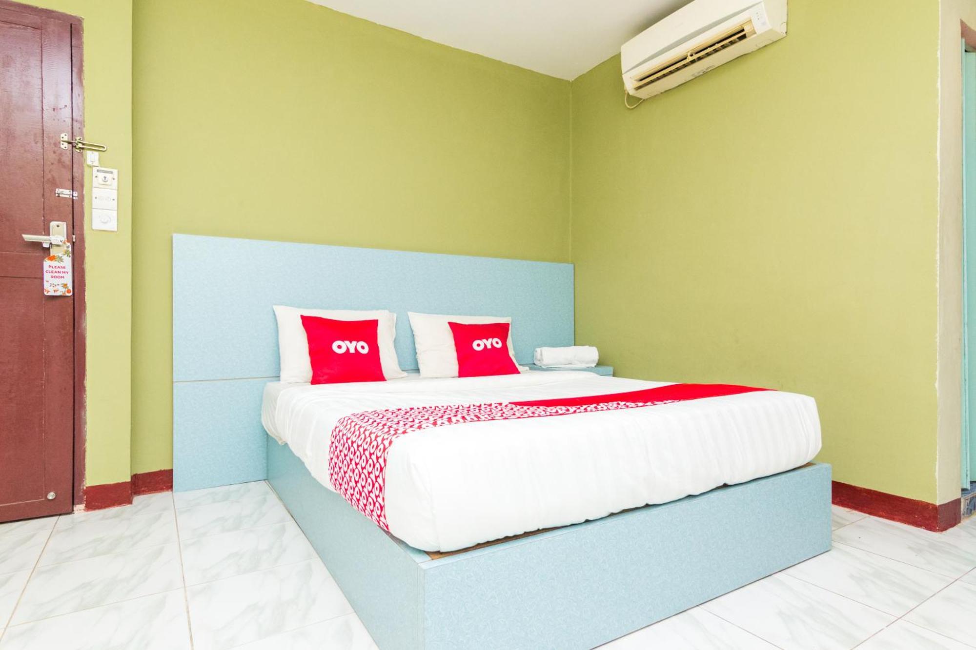 Vaccinated Staff - Oyo 1703 Terang Bintang Hotel Batam Exterior photo