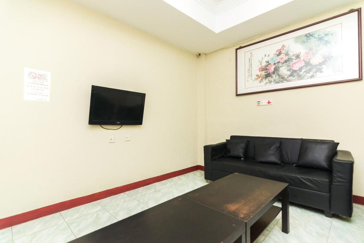 Vaccinated Staff - Oyo 1703 Terang Bintang Hotel Batam Exterior photo