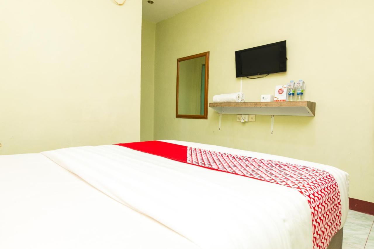 Vaccinated Staff - Oyo 1703 Terang Bintang Hotel Batam Exterior photo
