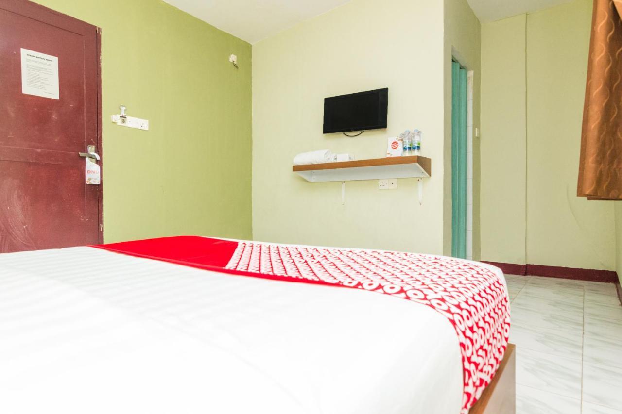 Vaccinated Staff - Oyo 1703 Terang Bintang Hotel Batam Exterior photo