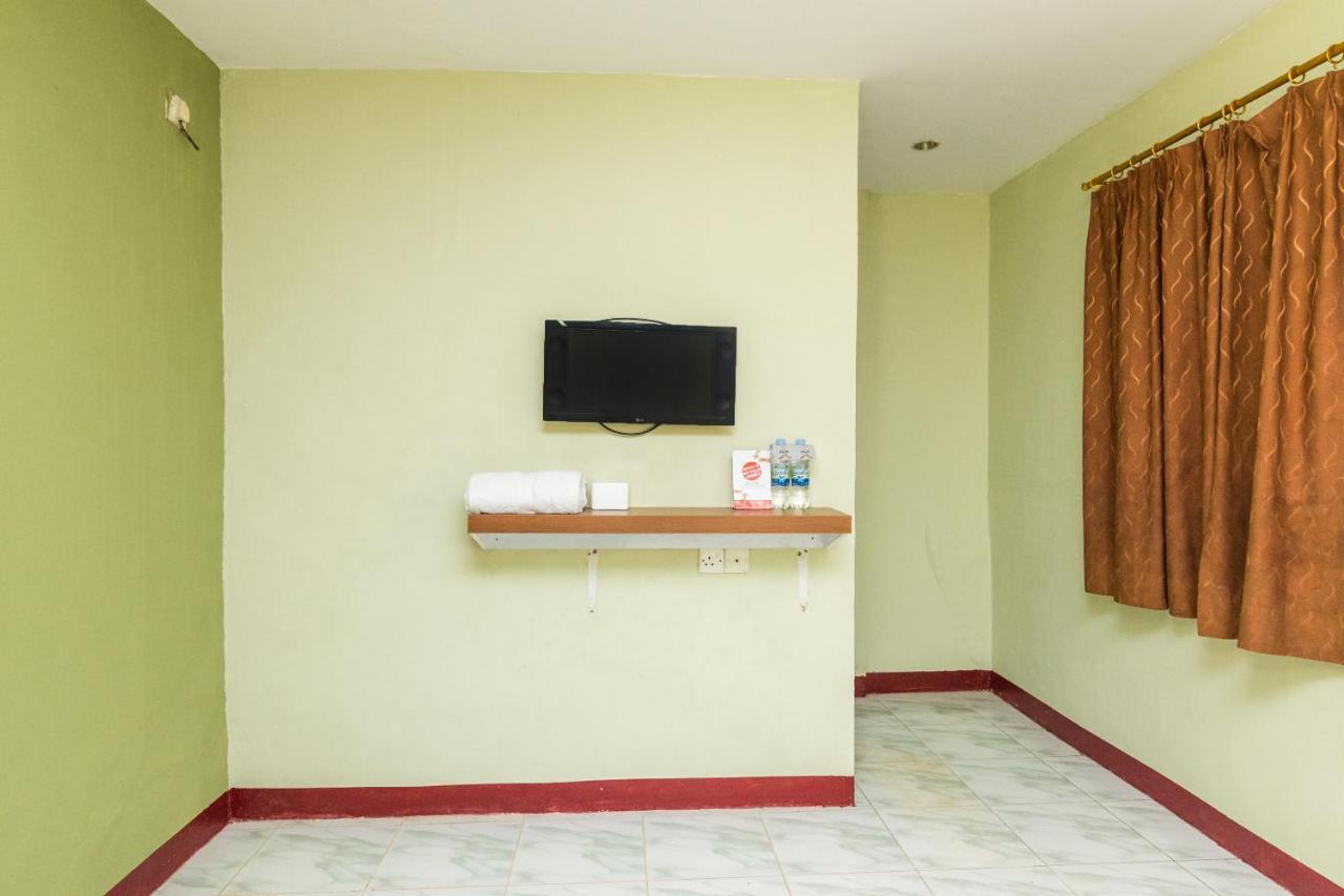 Vaccinated Staff - Oyo 1703 Terang Bintang Hotel Batam Exterior photo
