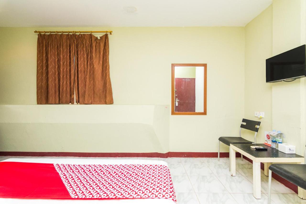 Vaccinated Staff - Oyo 1703 Terang Bintang Hotel Batam Exterior photo