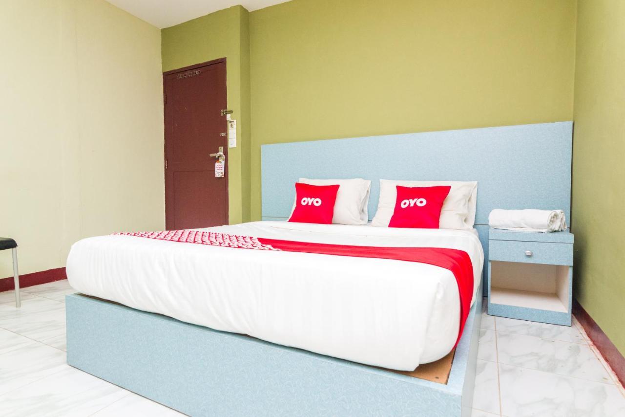 Vaccinated Staff - Oyo 1703 Terang Bintang Hotel Batam Exterior photo