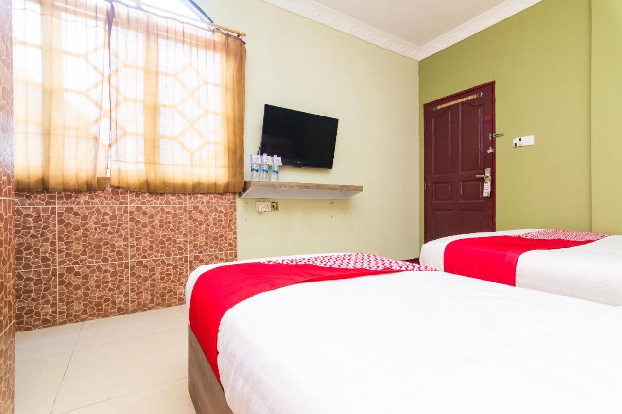 Vaccinated Staff - Oyo 1703 Terang Bintang Hotel Batam Exterior photo