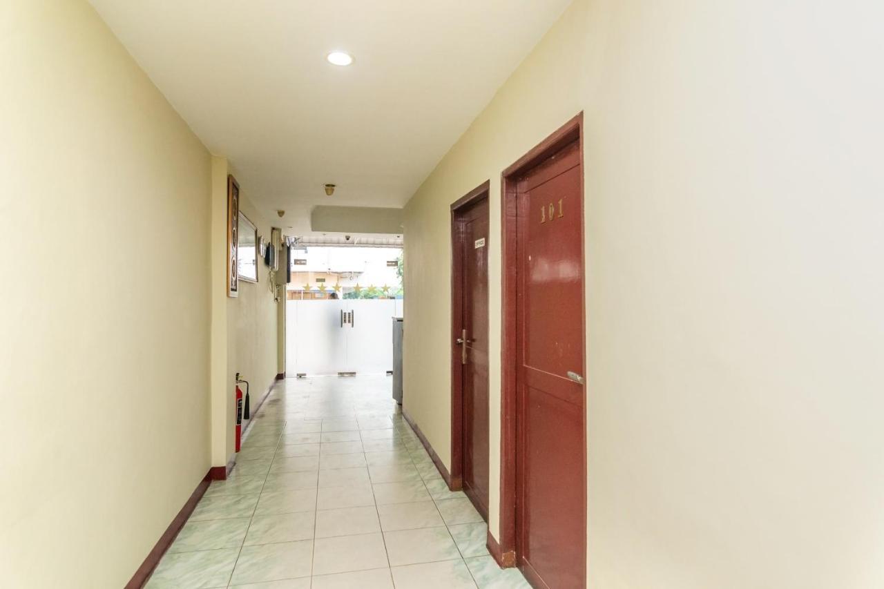 Vaccinated Staff - Oyo 1703 Terang Bintang Hotel Batam Exterior photo