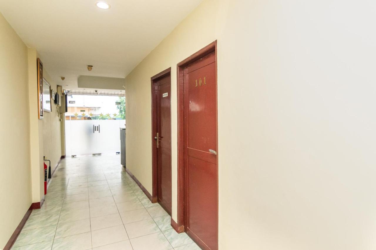 Vaccinated Staff - Oyo 1703 Terang Bintang Hotel Batam Exterior photo