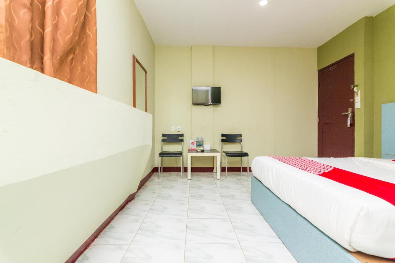 Vaccinated Staff - Oyo 1703 Terang Bintang Hotel Batam Exterior photo
