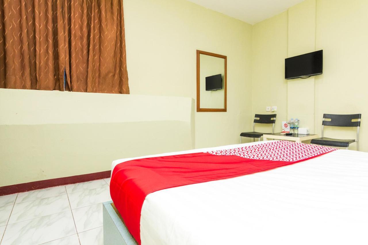 Vaccinated Staff - Oyo 1703 Terang Bintang Hotel Batam Exterior photo