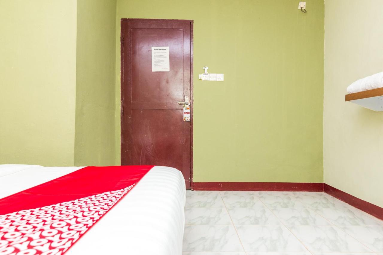 Vaccinated Staff - Oyo 1703 Terang Bintang Hotel Batam Exterior photo