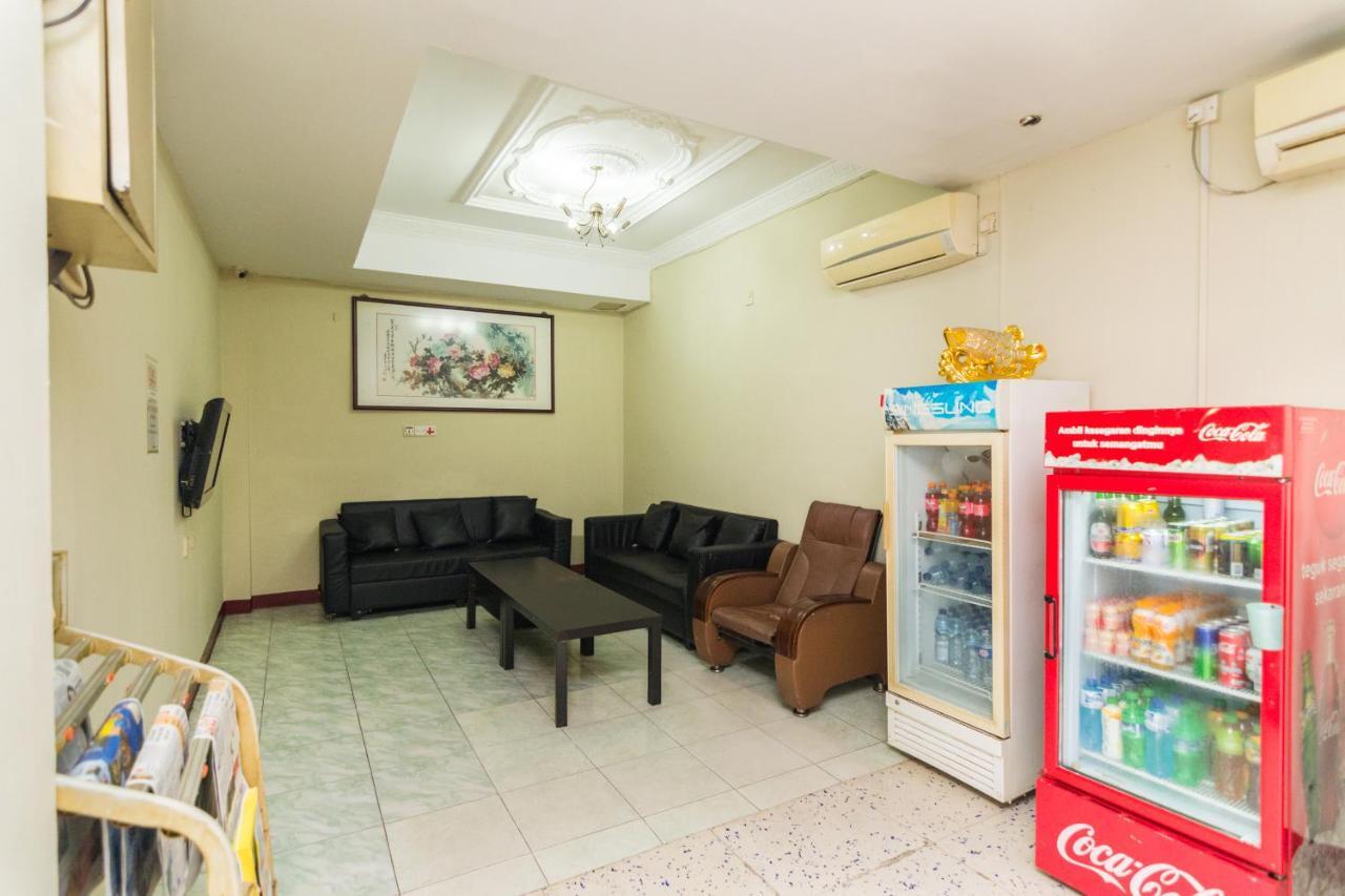 Vaccinated Staff - Oyo 1703 Terang Bintang Hotel Batam Exterior photo